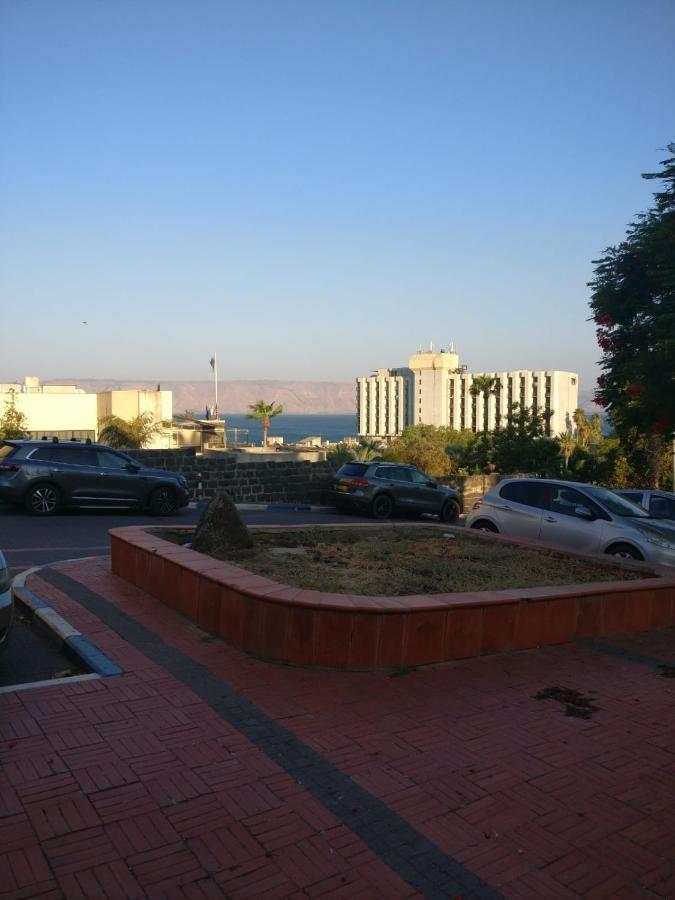 פינה שקטה דקה הליכה לכנרת והטיילת Lägenhet Tiberias Exteriör bild