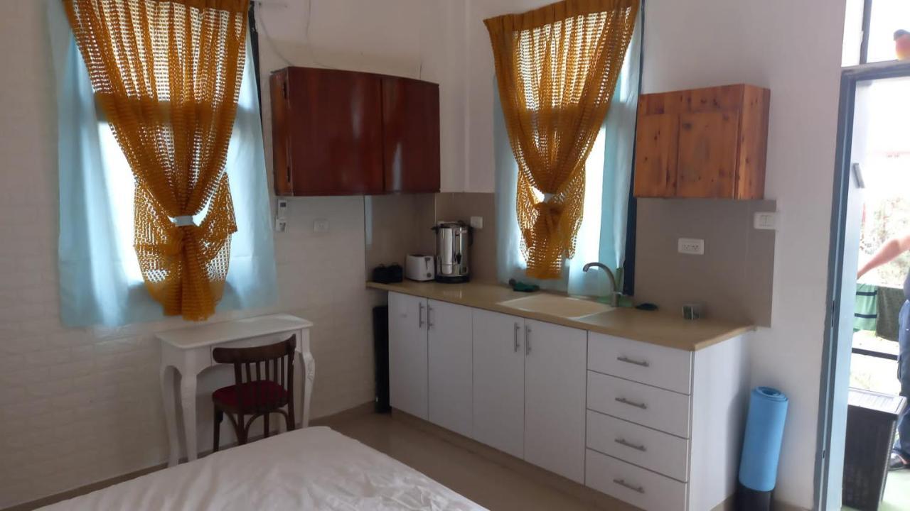 פינה שקטה דקה הליכה לכנרת והטיילת Lägenhet Tiberias Exteriör bild